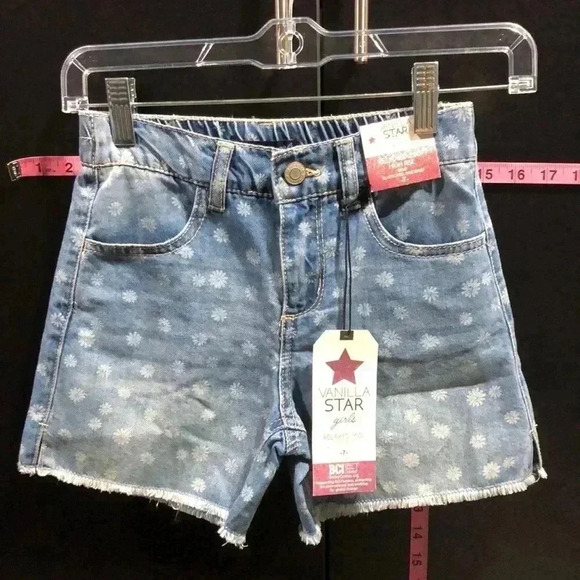 Vanilla Star Relaxed Midi High Rise,elastic waist, frayed hem Daisy print shorts - Picture 1 of 9